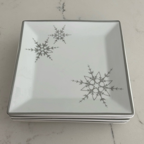 4 Snowflake Plates - Picture 1 of 4